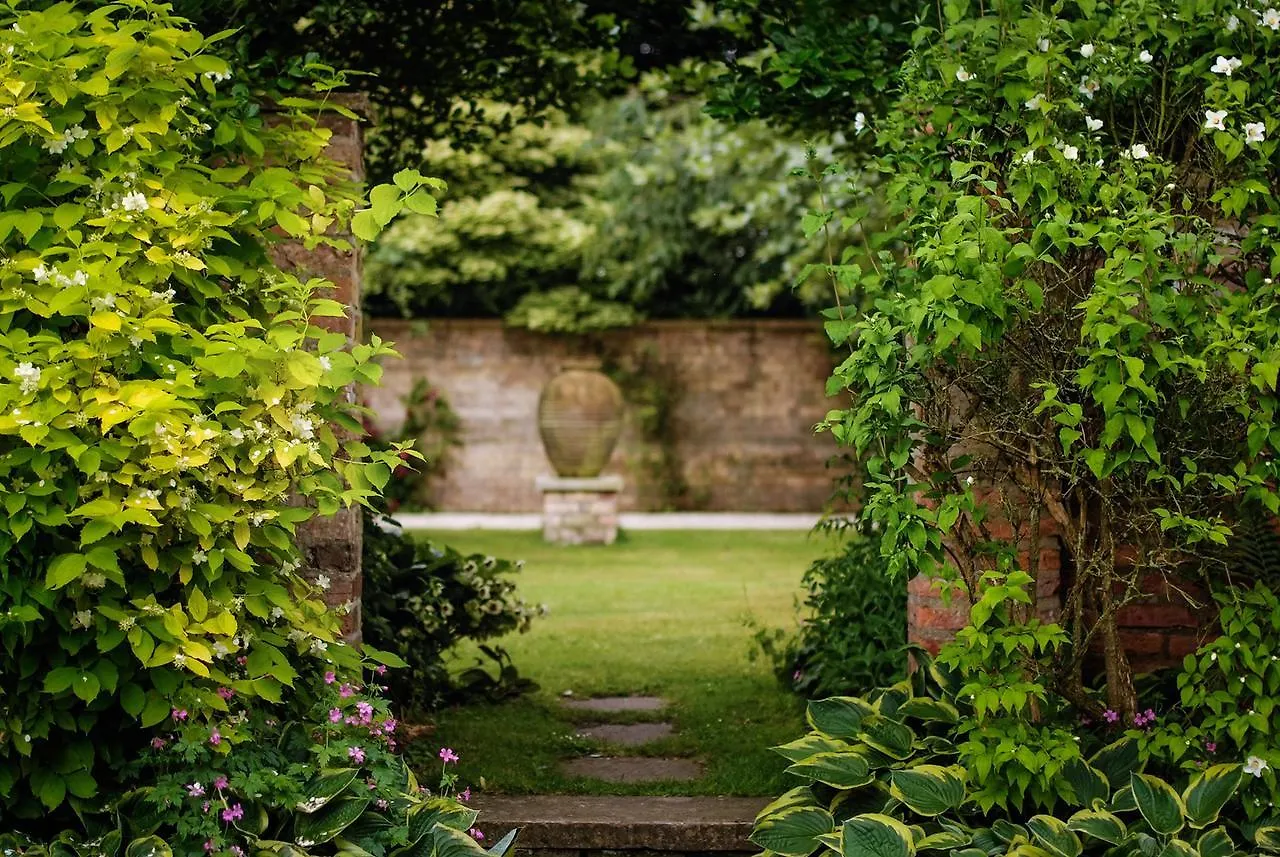 Bed & Breakfast Saltmarshe Hall